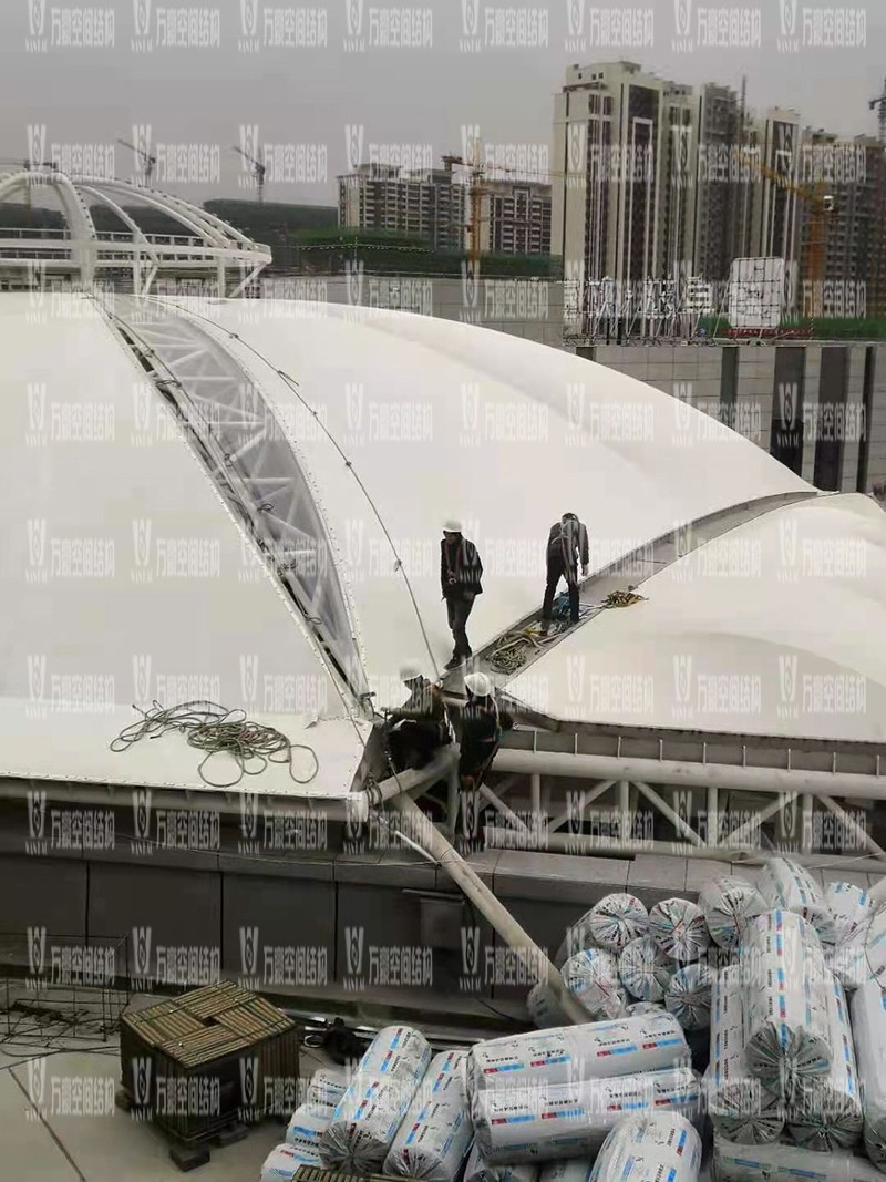 新泰卓越·財富廣場膜結構項目接近尾聲