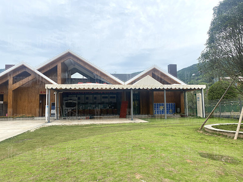 樂清鐵定溜溜樂園膜結構工程商業(yè)街網殼吊裝中