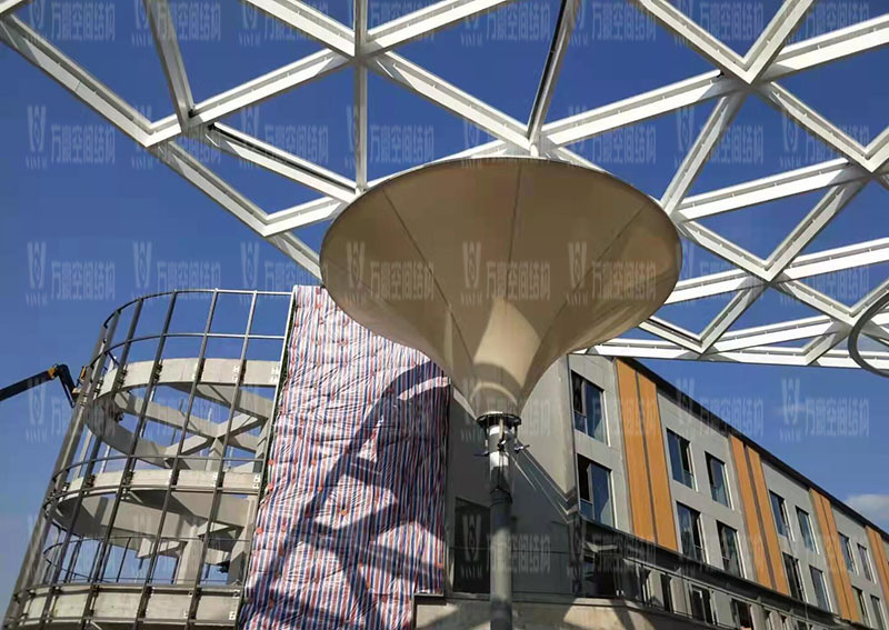 臺州大板橋ETFE氣枕天幕項目膜結構安裝中