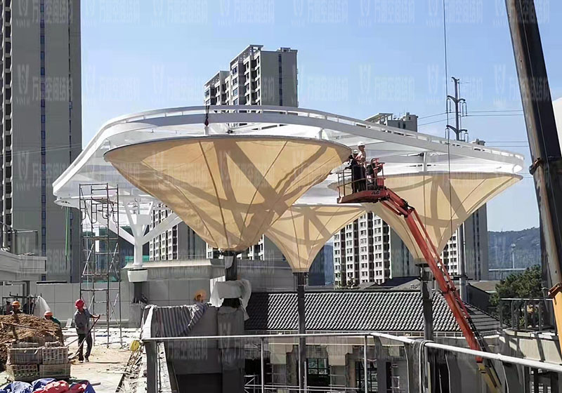 臺州大板橋ETFE氣枕天幕項目膜結構安裝中