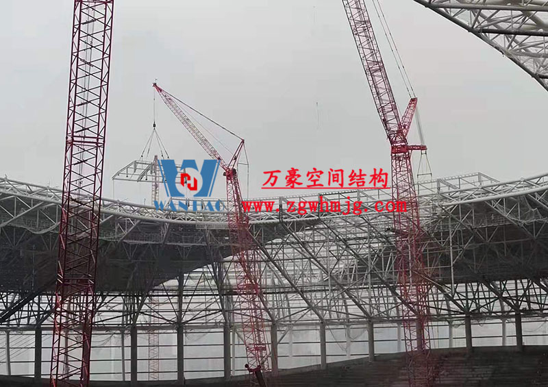 重慶龍興足球場ETFE屋面膜結構工程內(nèi)環(huán)鋼結構全部完成