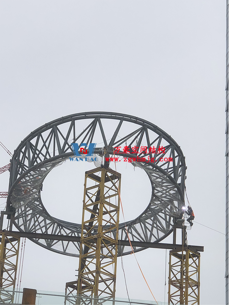 明宇廣場6號地塊商業（萬達廣場）改造項目鋼膜結構ETFE蓋頂天幕工程進入鋼結構吊裝階段