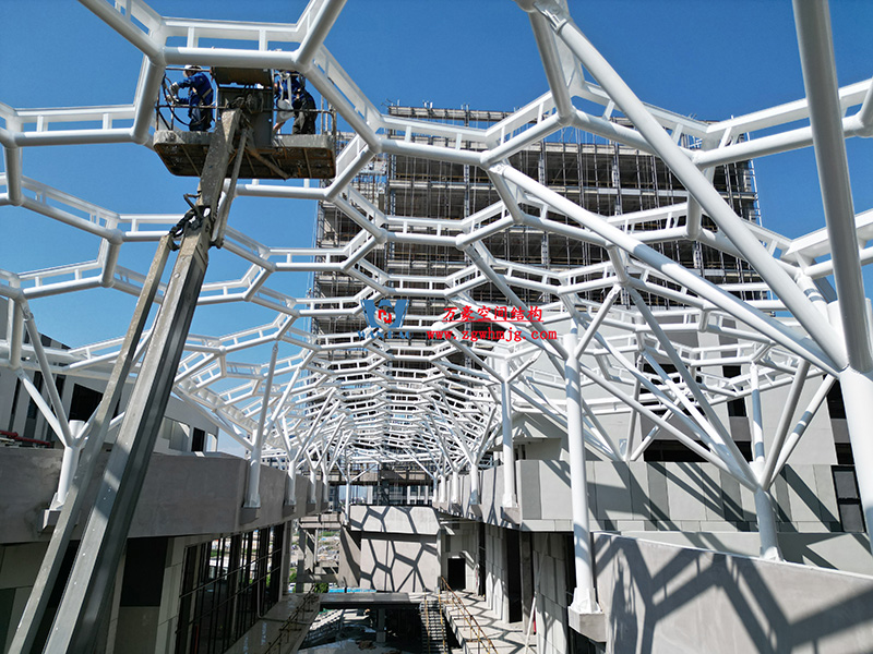 建筑藝術(shù)中鋼結(jié)構(gòu)的力學(xué)美感表達(dá) 建筑藝術(shù)中鋼結(jié)構(gòu)的力學(xué)美感表達(dá)