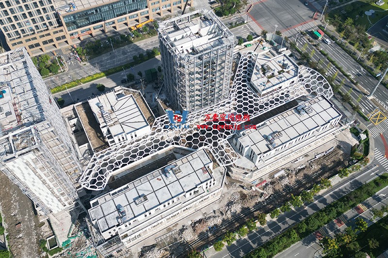 建筑藝術(shù)中鋼結(jié)構(gòu)的力學(xué)美感表達(dá) 建筑藝術(shù)中鋼結(jié)構(gòu)的力學(xué)美感表達(dá)