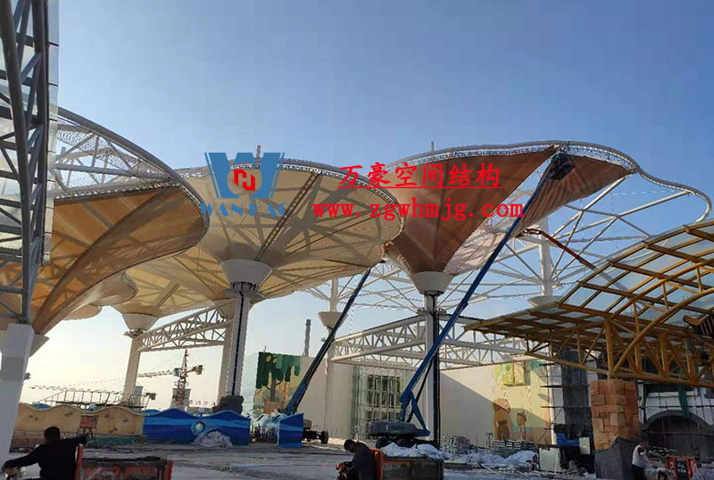 山東聊城萬達小鎮(zhèn)七彩祥云索膜結(jié)構(gòu)項目
