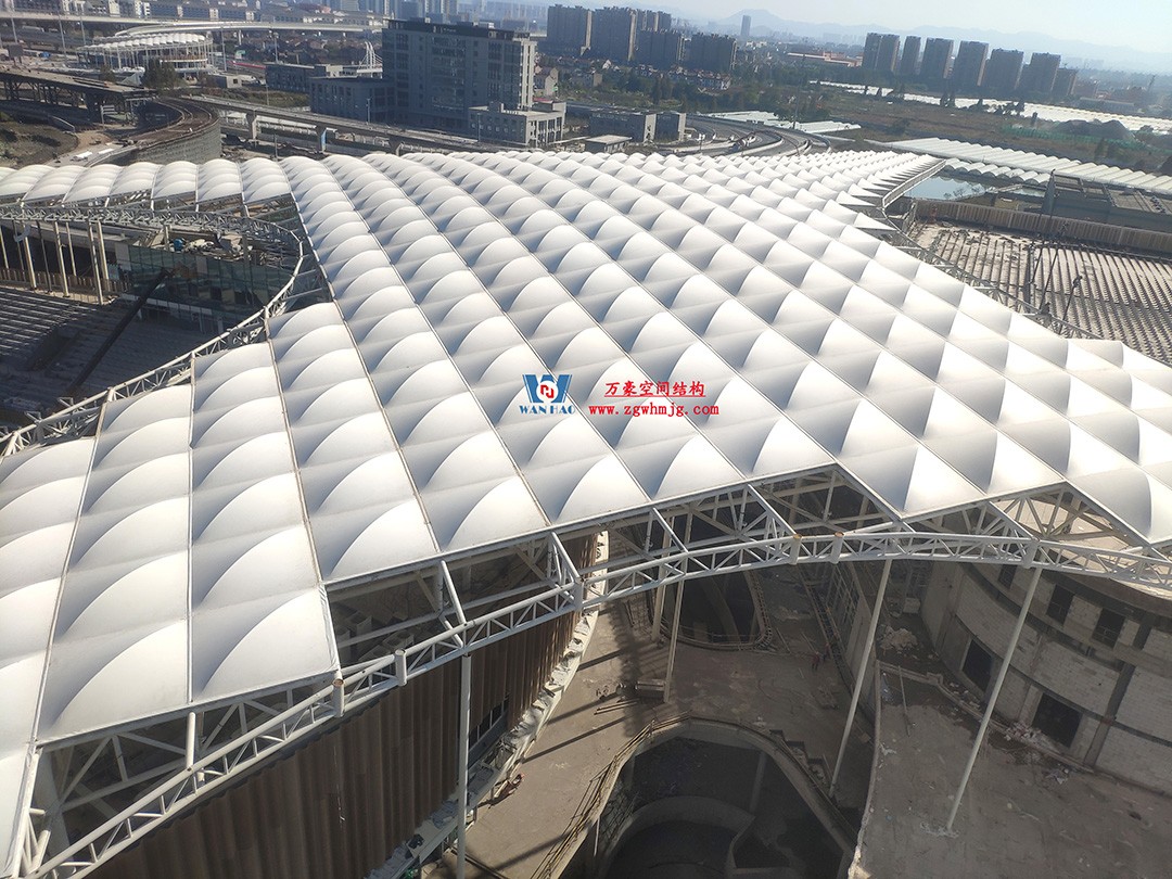 以前瞻性的視角融入城市生活之中的膜結構體育場館