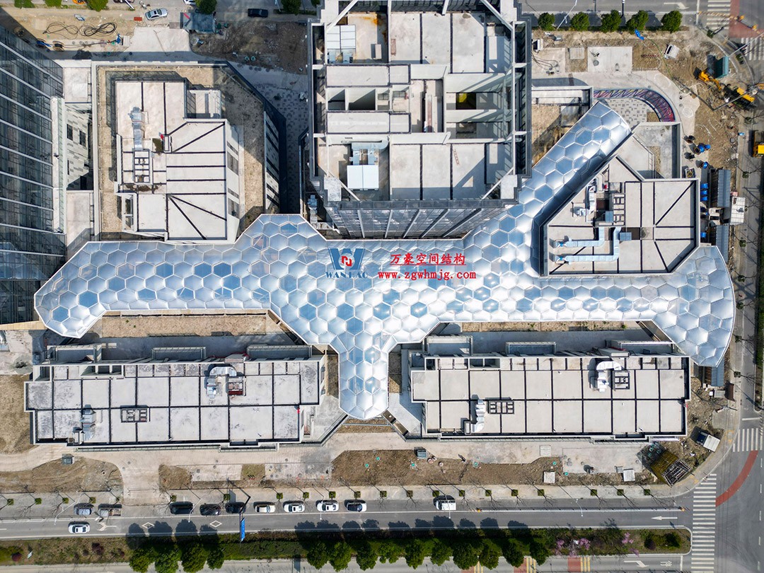已完工，這個ETFE氣枕商業天幕閃亮登場！