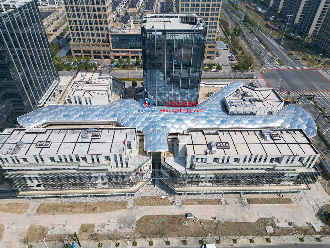 已完工，這個ETFE氣枕商業天幕閃亮登場！