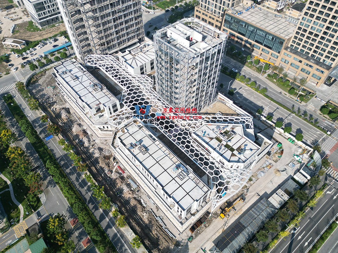 已完工，這個ETFE氣枕商業天幕閃亮登場！