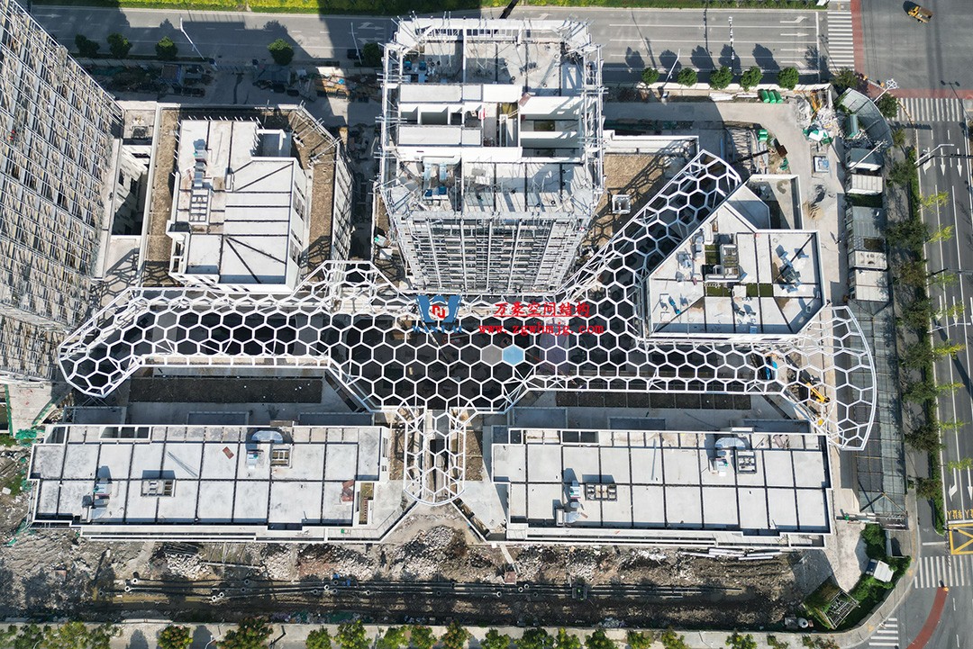 已完工，這個ETFE氣枕商業天幕閃亮登場！