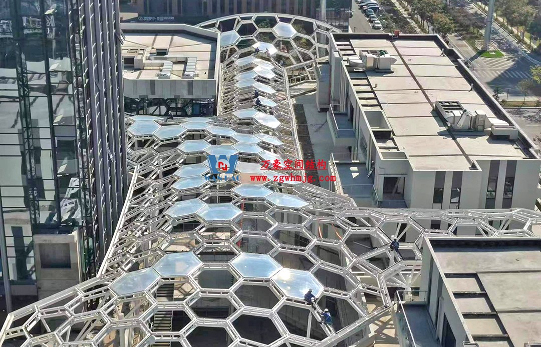 已完工，這個ETFE氣枕商業天幕閃亮登場！