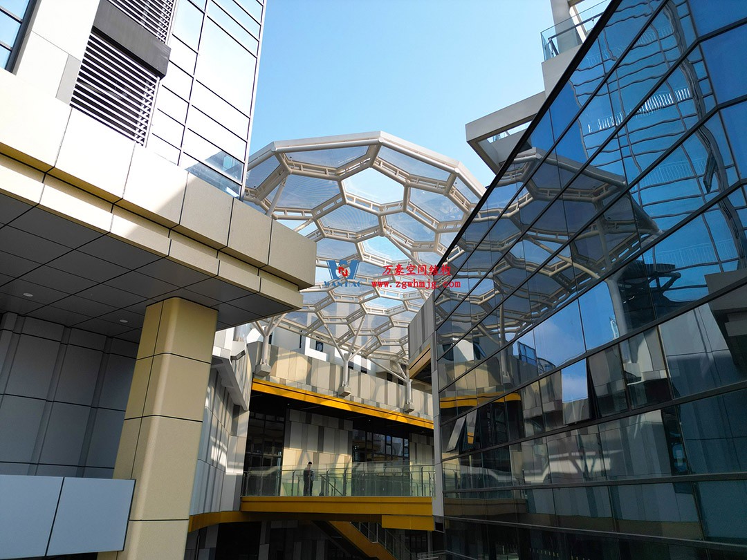 已完工，這個ETFE氣枕商業天幕閃亮登場！