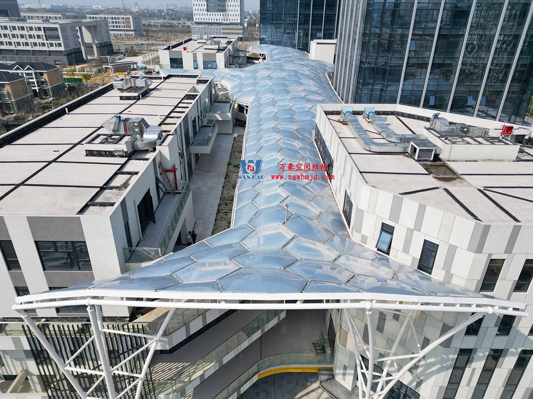 已完工，這個ETFE氣枕商業天幕閃亮登場！