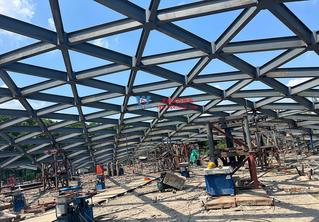 鋼結構雙曲網殼的結構韻律美感