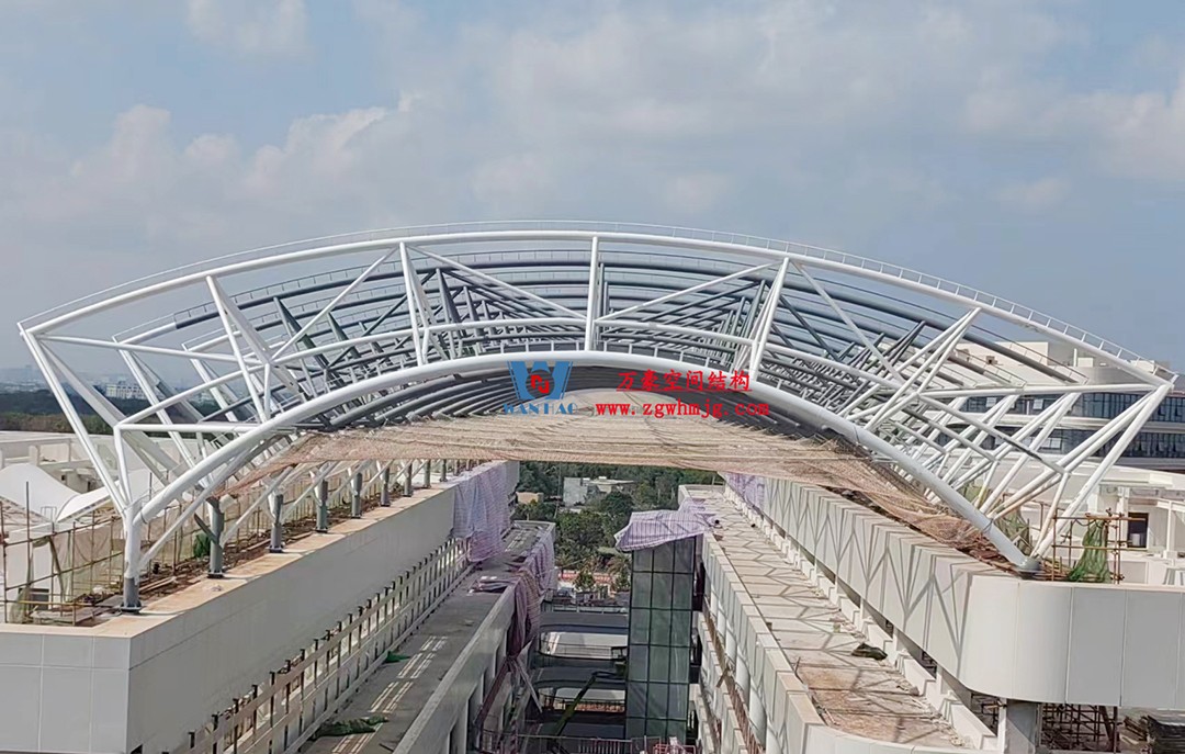 施工加速，這個PTFE膜結(jié)構(gòu)天幕即將完工！