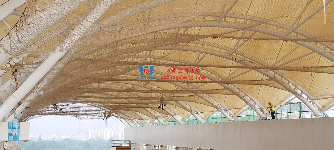 施工加速，這個PTFE膜結(jié)構(gòu)天幕即將完工！