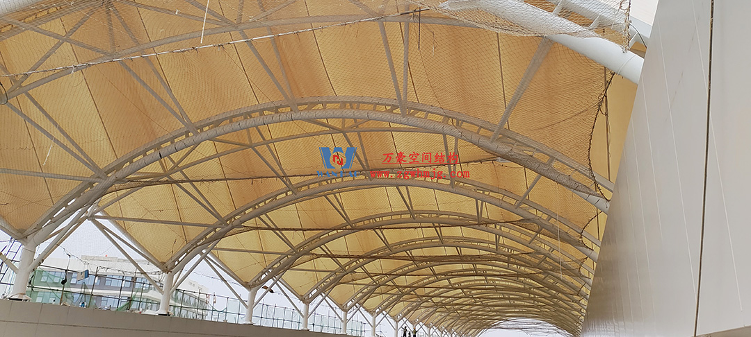 施工加速，這個PTFE膜結(jié)構(gòu)天幕即將完工！