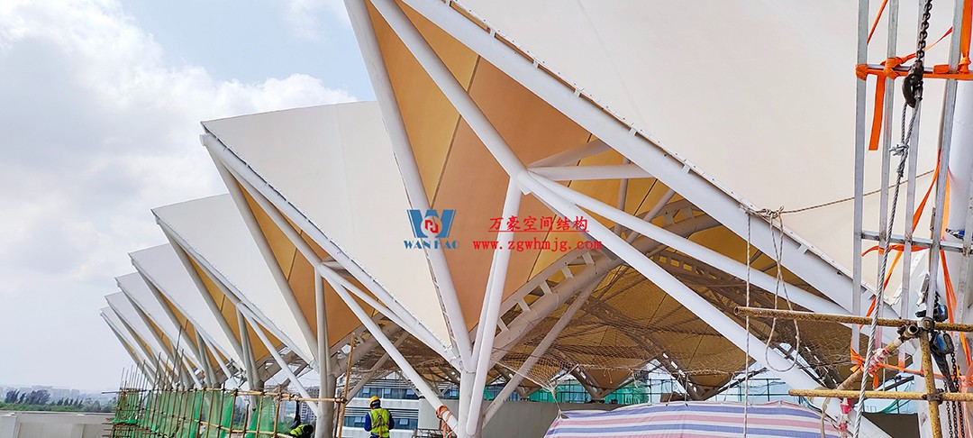 海南醫學院第一附屬醫院江東新院區連廊天幕順利完工