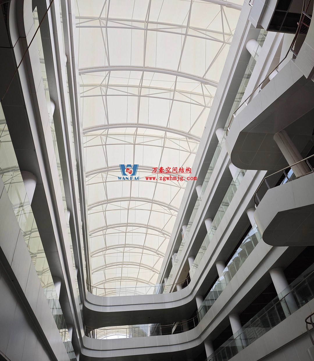 海南醫學院第一附屬醫院江東新院區連廊天幕順利完工