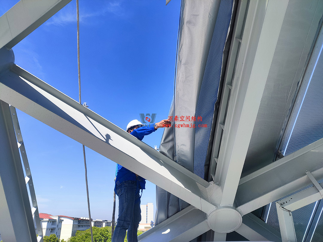 上海工程技術(shù)大學(xué)松江校區(qū)風(fēng)雨操場ETFE膜結(jié)構(gòu)項(xiàng)目