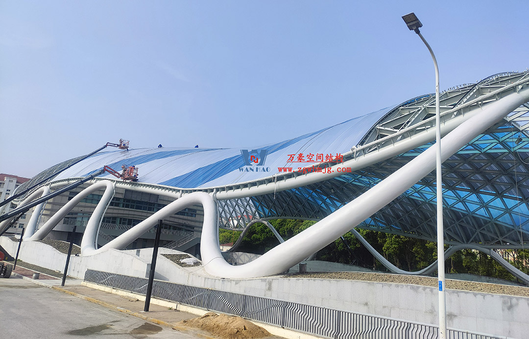 上海工程技術(shù)大學(xué)松江校區(qū)風(fēng)雨操場ETFE膜結(jié)構(gòu)項(xiàng)目