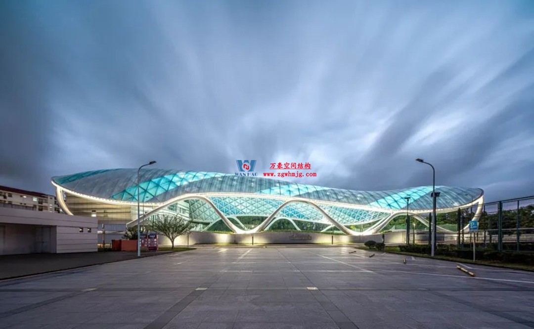 帆影碧波|風雨操場上的ETFE膜結(jié)構(gòu)穹頂