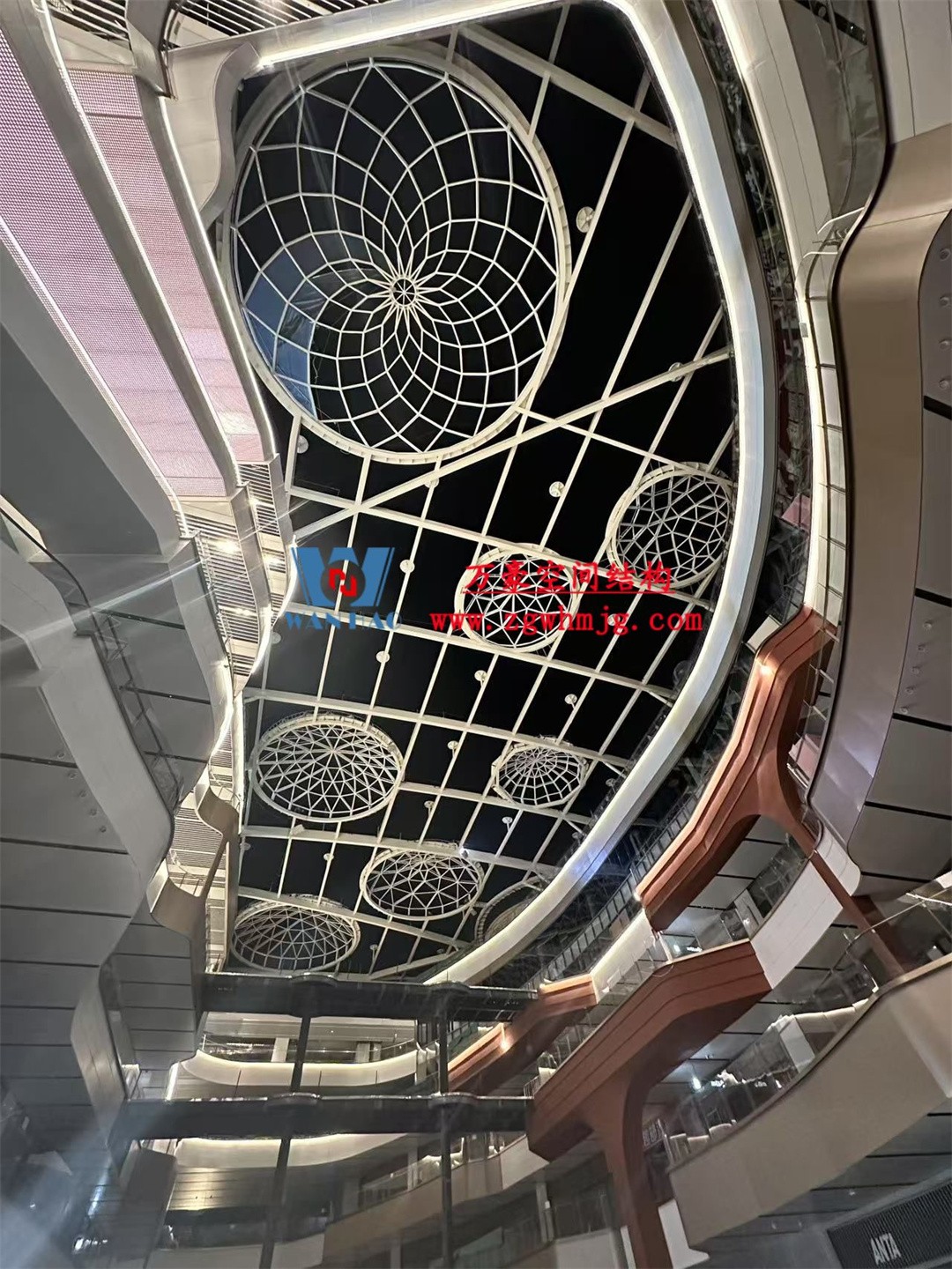 廣州從化鳳凰新天地商業街天幕項目：ETFE PTFE膜結構打造城市靈動