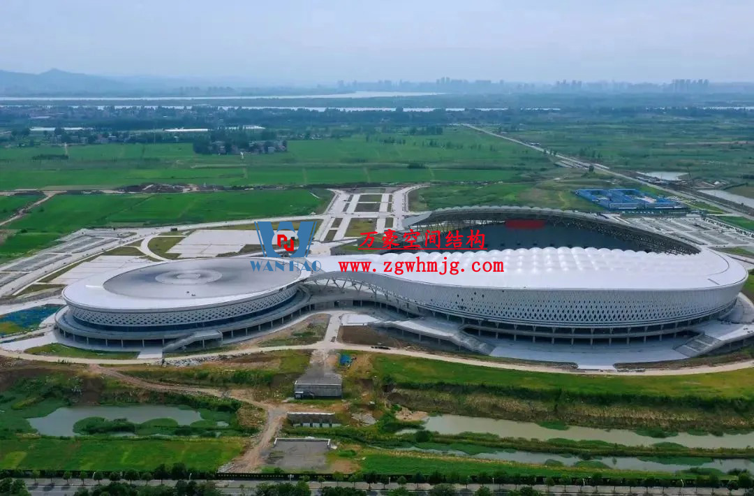 膜結構體育場屋面安裝全解析：從技術要點到經典案例