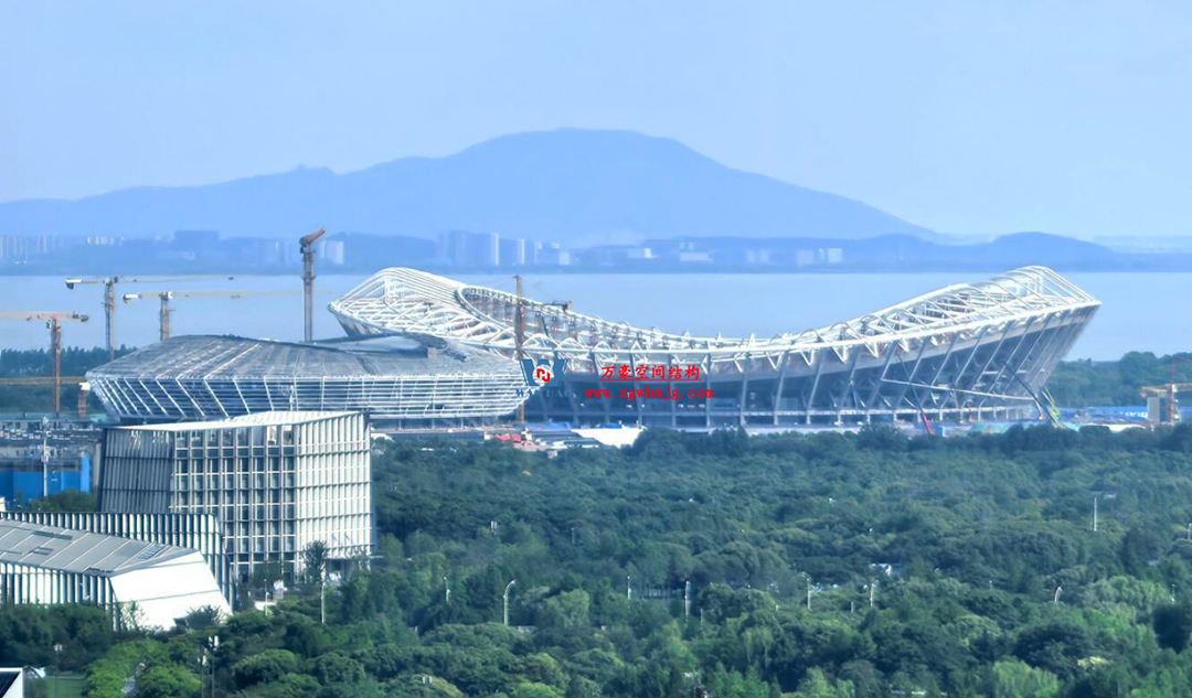 緊跟“蘇超熱浪”，火熱施工中，一只白鷺即將振翅高飛！