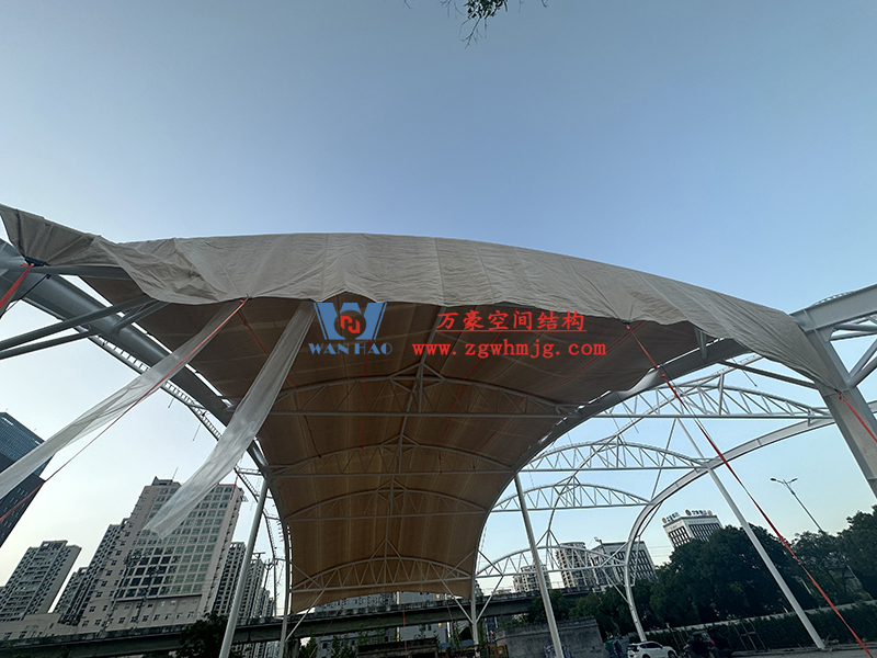 溫州惠民路西側綠地球場鋼膜結構工程施工視頻