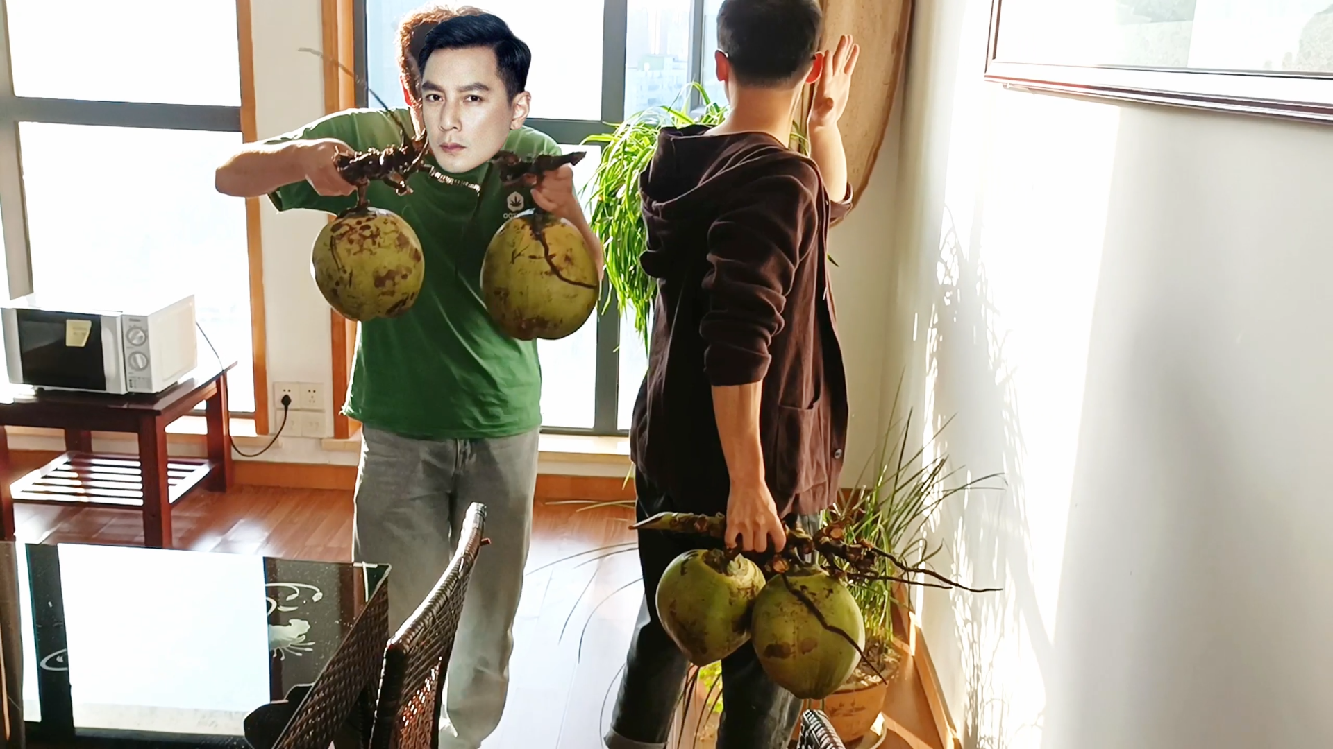 萬(wàn)豪空間結(jié)構(gòu)福利-給員工發(fā)海南大椰子