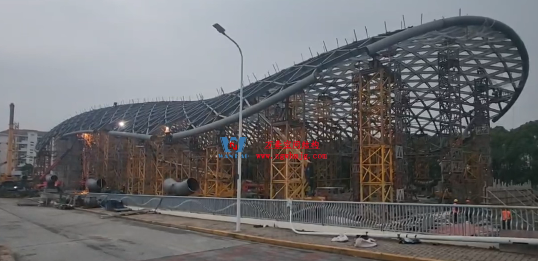 風雨操場鋼結(jié)構(gòu)基礎(chǔ)